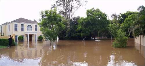 800px-House_and_yard_flooded_in_the_Brisbane_suburb_of_Westlake/Emergency Supplies 